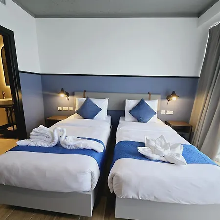 South32 Hotel